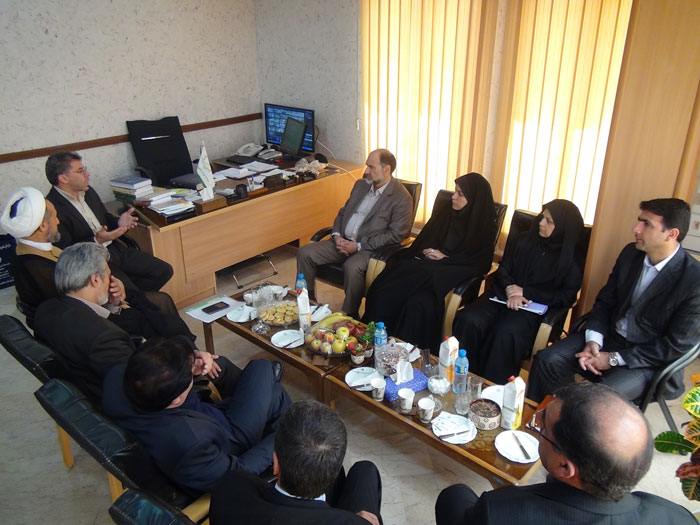 بازدید معاون وزیر ارشاد آقای کاراندیش از موسسه(95-3-8)