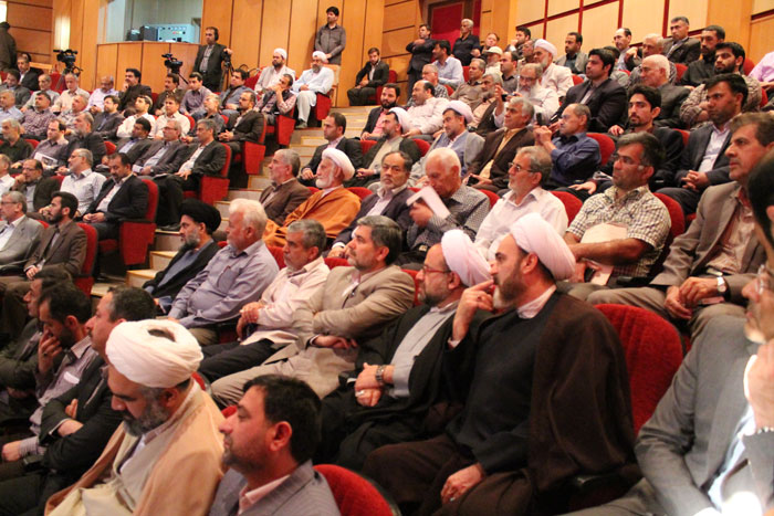 رونمایی از کتاب"از مرگ تا قیامت"آیت الله نورمفیدی توسط حجت الاسلام سیدعلی خمینی(13-3-95)
