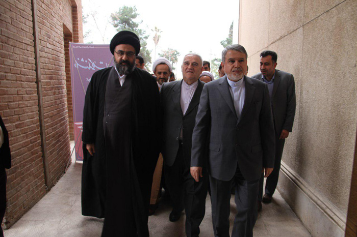 رونمایی از دانشنامه گلستان با حضور وزیرفرهنگ وارشاداسلامی و حضرت آیت الله نورمفیدی (09-12-1395)