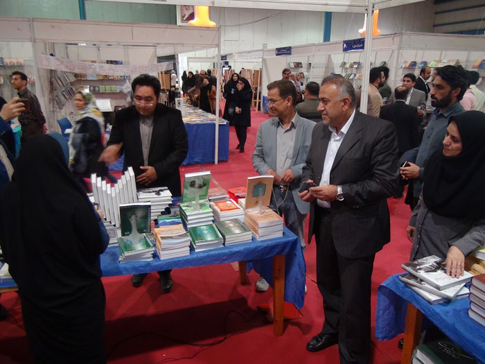 بادید مهندس صفوی فرماندار گرگان و مدیرکل اجتماعی استانداری گلستان از غرفه نشر بنام(1397/07/23)